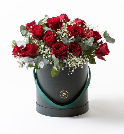 Rød rosebukett med slør i gaveeske Rød rosebukett med slør i gaveeske